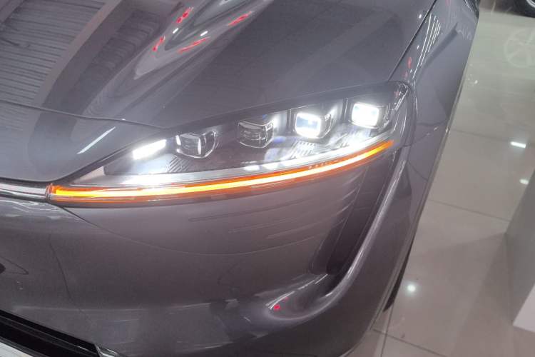 Used Hima Luxeed R7 2025 Range-Extended Version 251 km Max