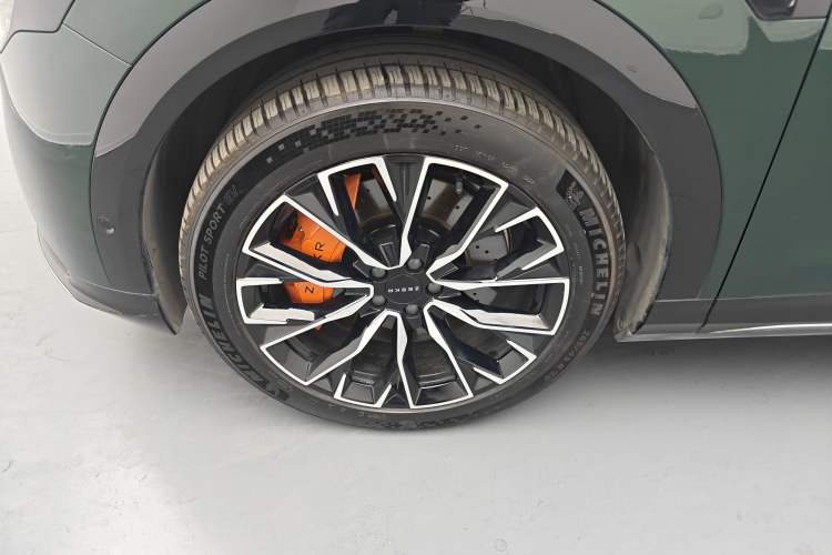 Used Zeekr 7X 2025 100 kWh Long-Range Rear-Wheel Drive with Intelligent Driving Features