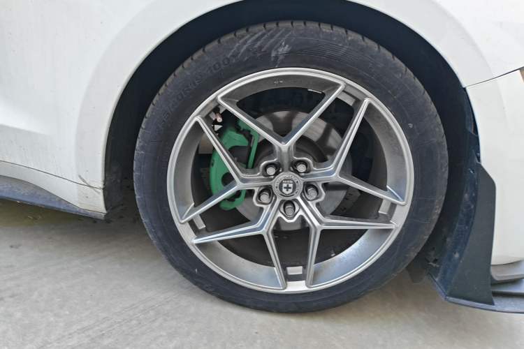 Used Ford Mustang  Right Front Wheel Hub