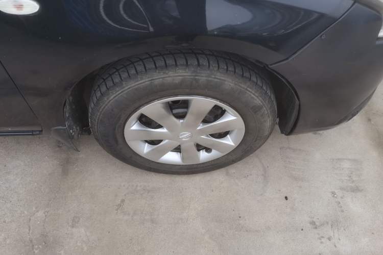 Used Nissan Sunny 2014 1.5XE Manual Elite Edition Right Front Wheel Hub