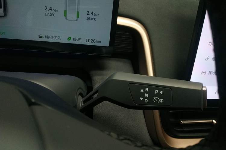 Used Dongfeng eπ eπ008 2025 210 Ultra Range-Extended Version 6 Seats Gear Lever