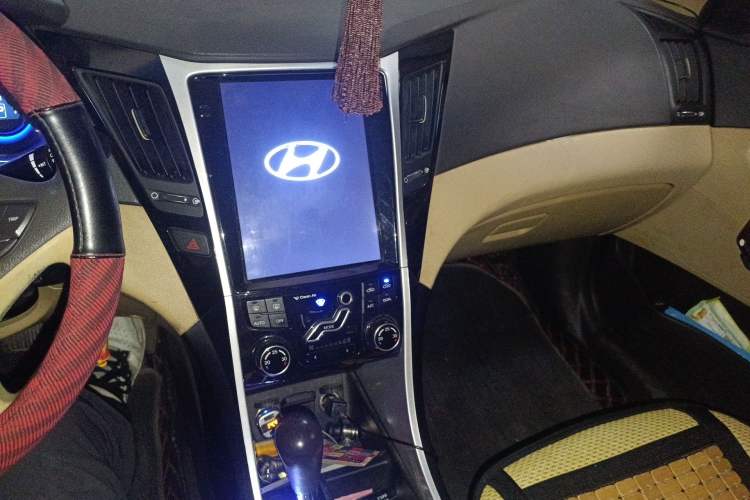 Used Hyundai Sonata 2011 2.0L Automatic Leading Edition Audio And AC Panel