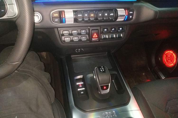 Used 212 T01 2024 2.0T Explorer
