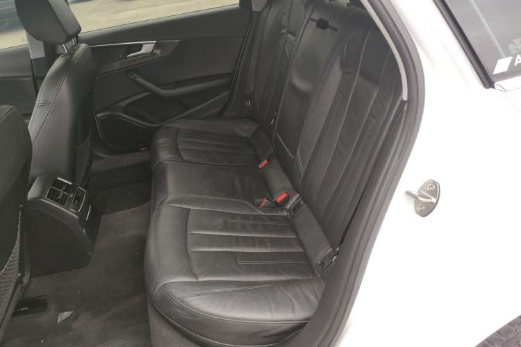 Used Audi A4L 2019 40 TFSI Fashion Edition China VI Emission Standard