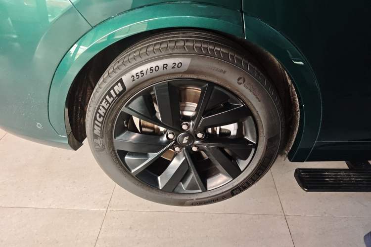 Used Li Auto L7 2023 Pro Model Right Rear Wheel Hub