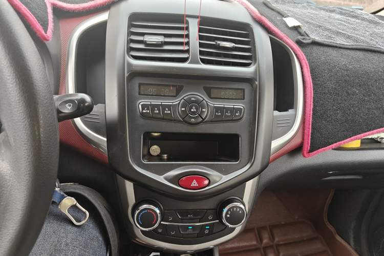 Used Changan Benni 2015 1.4L IMT Luxury Model China V Standard