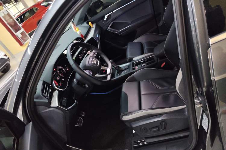 Used Audi Q3 2024 40 TFSI Fashion Dynamic Model Left Front Seat