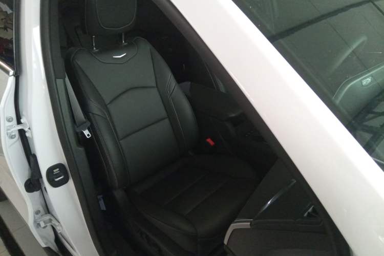 Used Cadillac XT4 2024 Facelift 28T Two-Wheel-Drive Luxury Version Right Front Seat