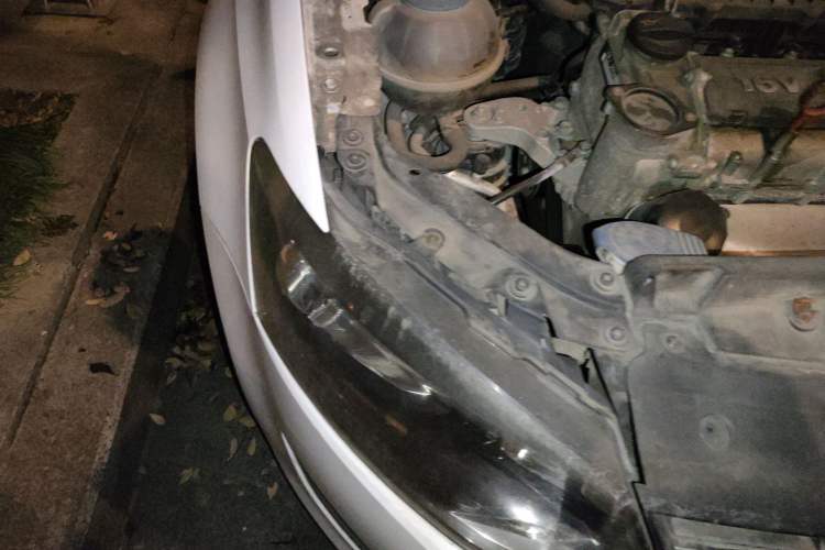 Used Volkswagen Polo 2011 1.6L Automatic ZhiShang Version Right Front Headlight