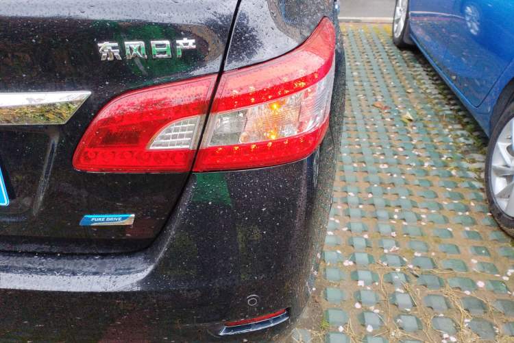 Used Nissan Sylphy 2012 1.6 XL Manual Luxury Edition Right Rear Taillight