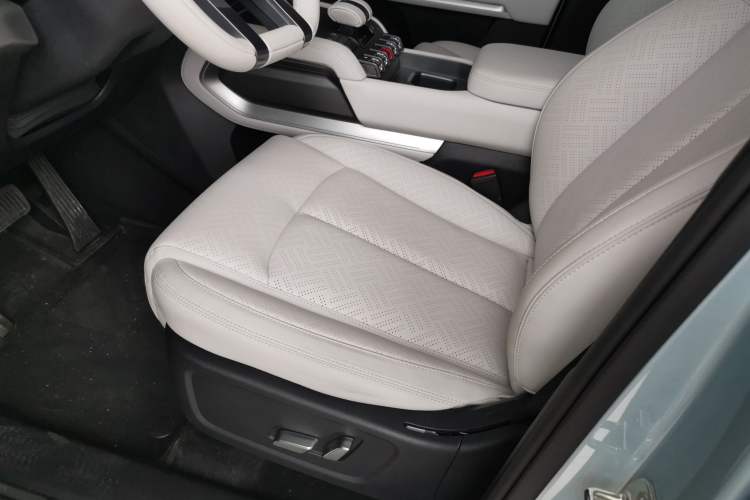 Used Formula Leopard Titanium 3 2025 501 km Range Rear-Wheel Drive Intelligent Driving Max Edition
