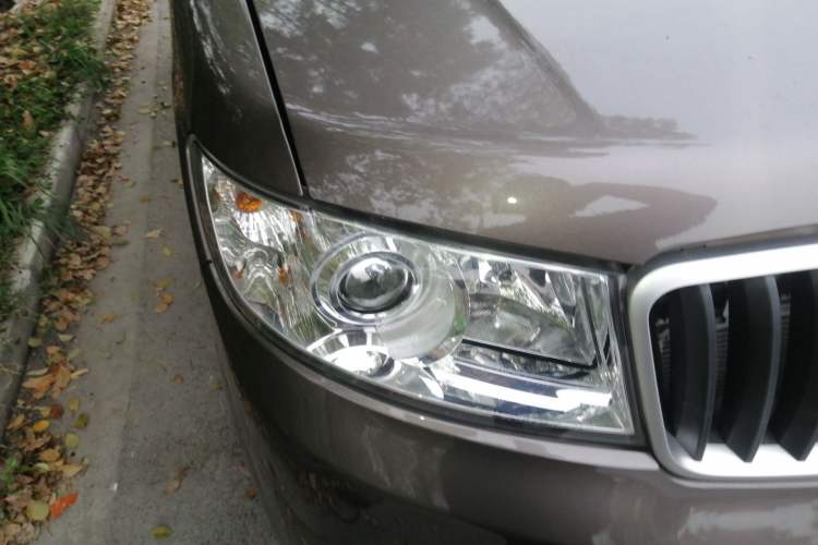 Used Jinbei New Hiace X30L 2023 1.5L Super Enjoyment Van 2/5 Seats Non-Air-Conditioned Version SWC15M Right Front Headlight