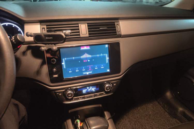 Used Qoros 3 2014 Sedan 1.6L Automatic Zhiyue Model Audio And AC Panel