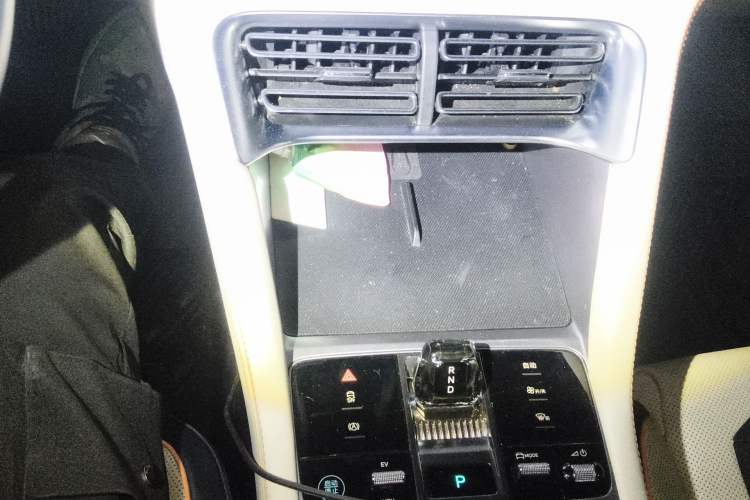 Used BYD Song PLUS New Energy 2023 Champion Edition DM-i 110KM Flagship PLUS Gear Lever