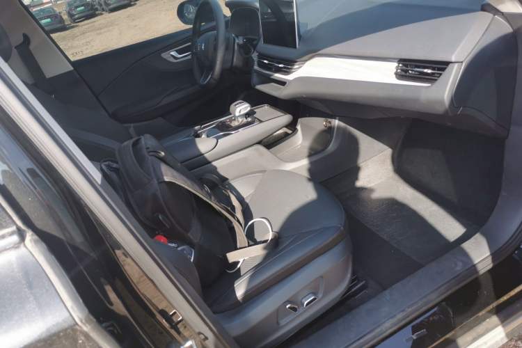 Used Hongqi E-QM5 2024 500km Range Edition