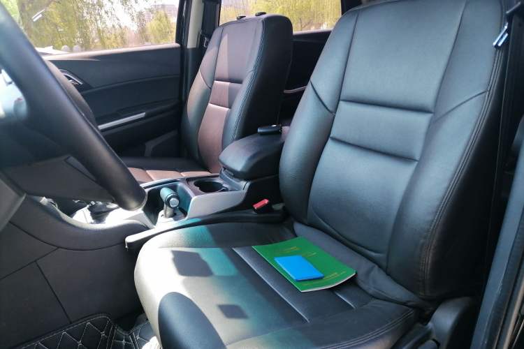 Used JMC Yusheng S350 2013 2.4T Automatic 2WD Diesel Luxury Edition 5 Seats Left Front Seat