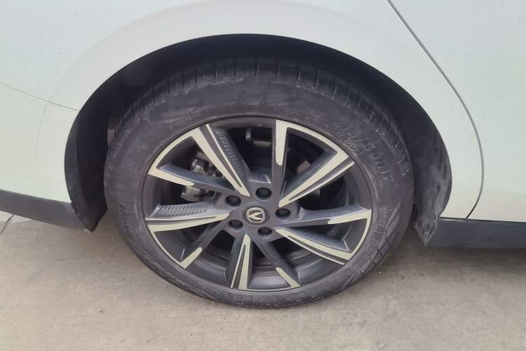 Used CHANGAN Eado 2024 1.5T GDI Automatic Flagship Edition Right Rear Wheel Hub