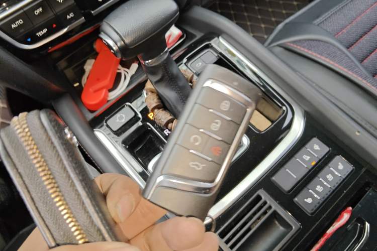 Used GAC Trumpchi GS8 2017 320T Two-Wheel Drive Luxury Smart Connectivity Version (7 Seats)