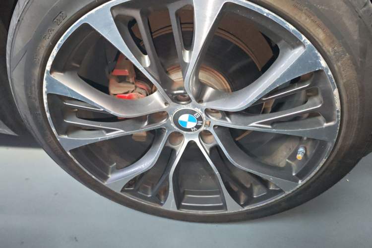 Used BMW X5 2014 xDrive35i Elegant Edition Right Front Wheel Hub
