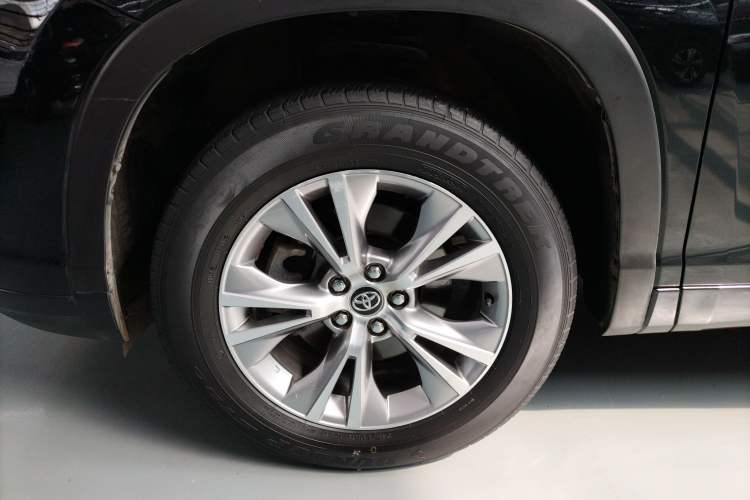 Used Toyota Highlander 2018 2.0T Two-Wheel Drive Elite Edition 7 Seats Emission Standard China V