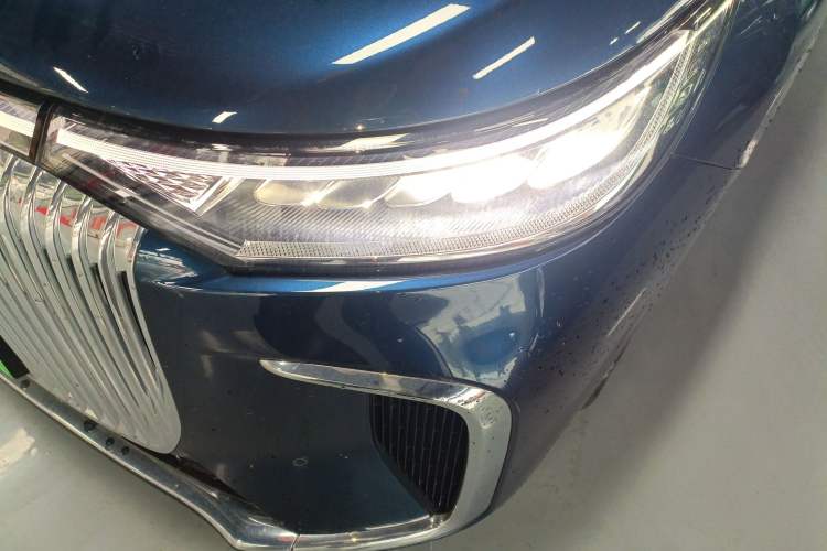 Used VOYAH Dream 2025 EV Four-Wheel Drive Flagship Kunpeng Edition Left Front Headlight