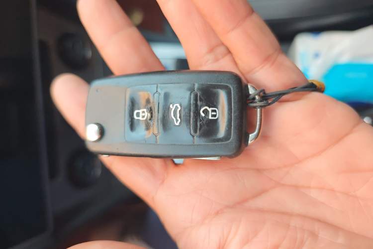 Used Volkswagen Lavida 2013 Revised Version 1.6L Automatic Luxury Edition Vehicle Key