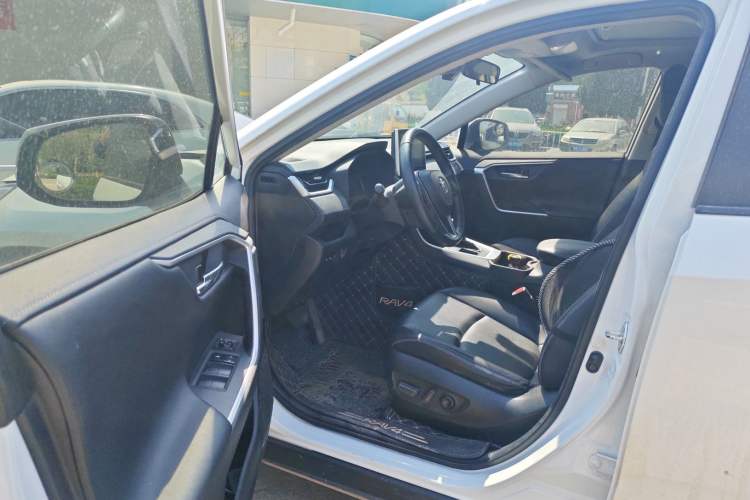 Used Toyota RAV4 2022 2.0L CVT Two-Wheel Drive Fashion Plus Edition Driver Seat