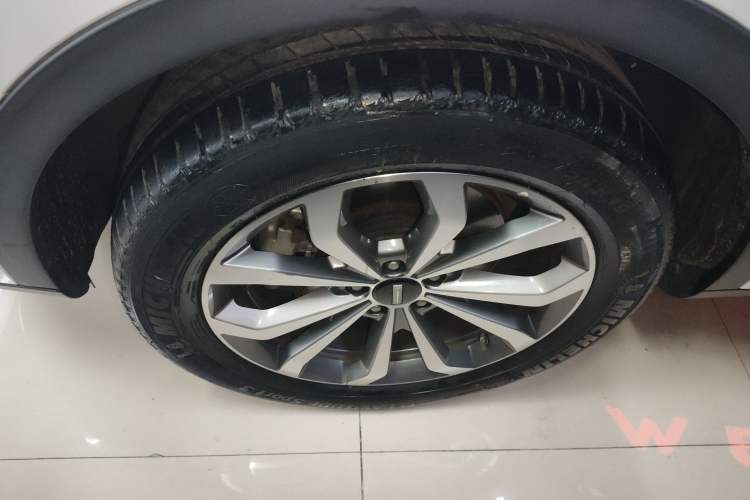 Used Wey VV6 2018 2.0T Two-Wheel-Drive Ultra-Luxury Version China V Standard
