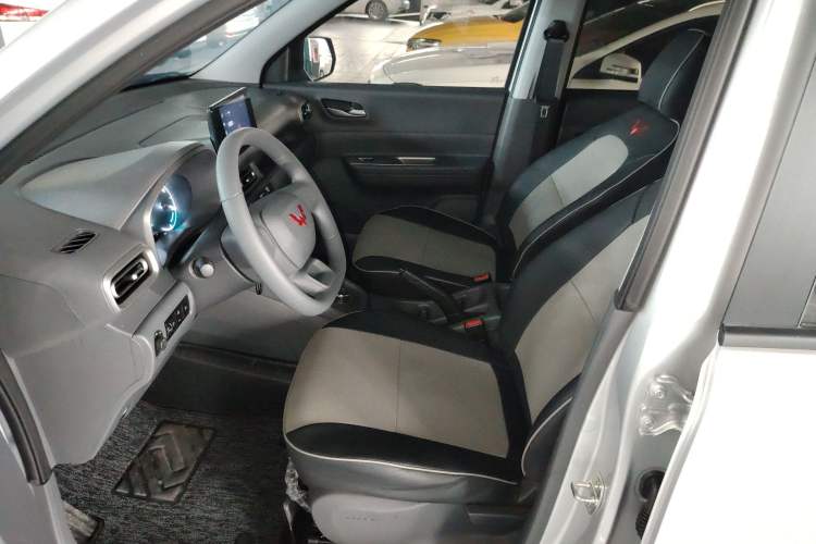 Used Wuling Hongguang New Energy 2025 Extended-Range Hybrid 50KM Comfort Version Left Front Seat