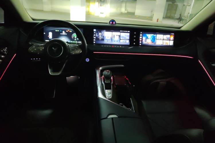 Used VOYAH FREE 2021 Four-Wheel Drive Standard Range-Extended Exclusive Luxury Package
