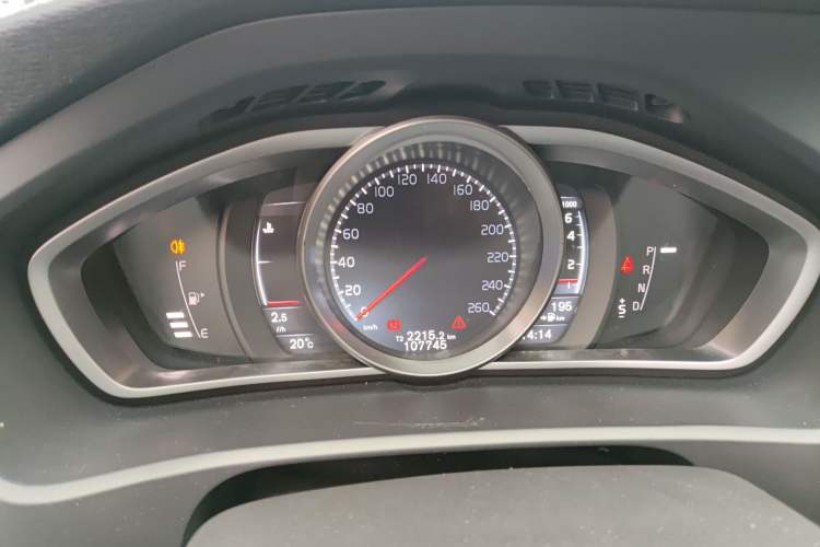 Used Volvo V40 2015 1.6T Zhiya Edition Instrument Cluster