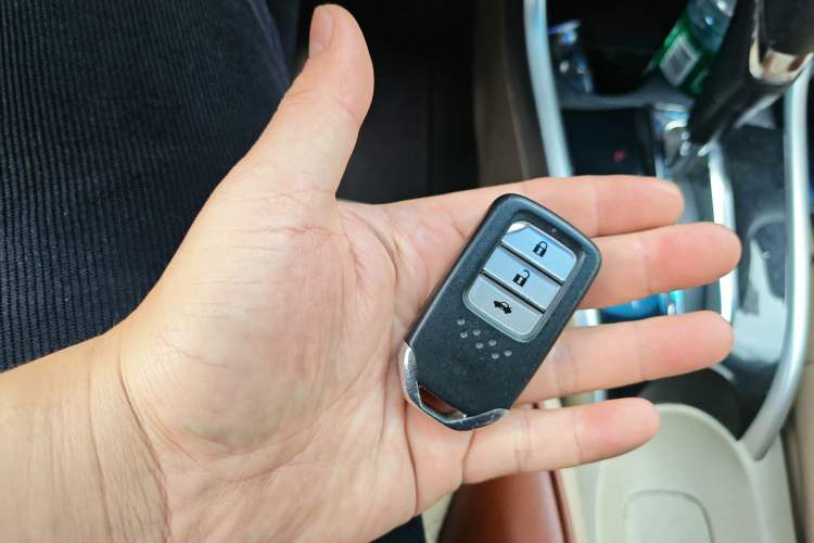 Used Honda Crider 2015 1.8L automatic luxury edition
