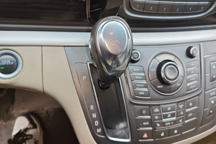 Used Buick GL8 2013 3.0L GT Luxury Business Haoya Edition