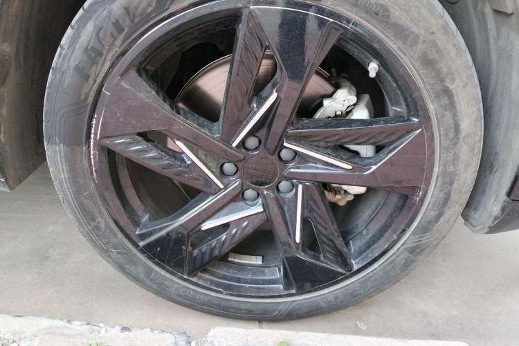 Used Geely Galaxy L7 2023 1.5T 115 km Starship Right Front Wheel Hub