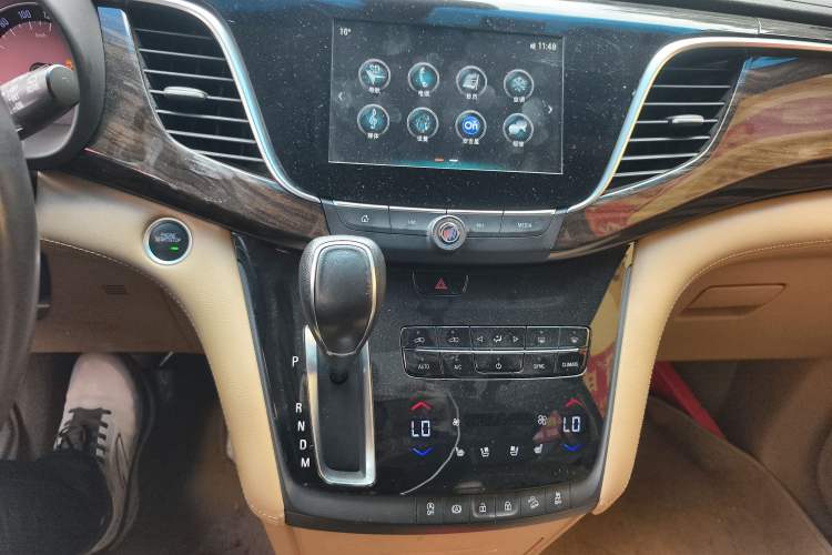 Used Buick GL8 2017 ES 28T Flagship Model China V Standard Audio And AC Panel