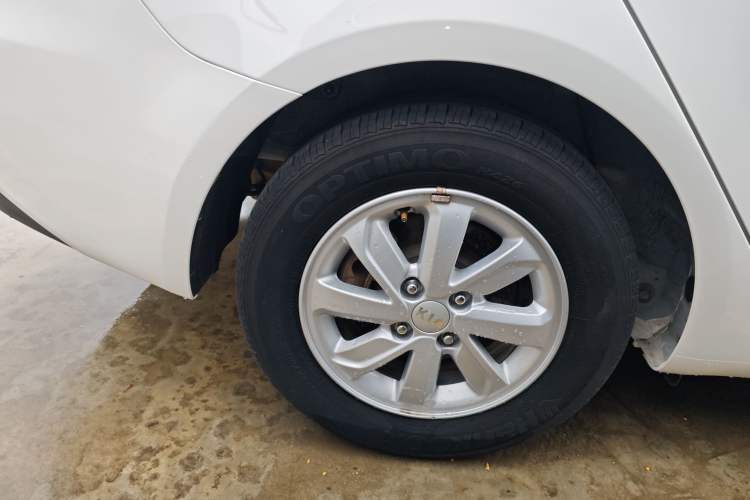Used Kia K2 2015 Sedan 1.4L MT GLS Right Rear Wheel Hub