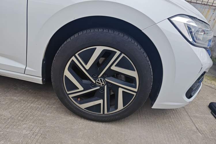 Used Volkswagen Sagitar 2023 280TSI DSG Excellence Plus Edition Right Front Wheel Hub