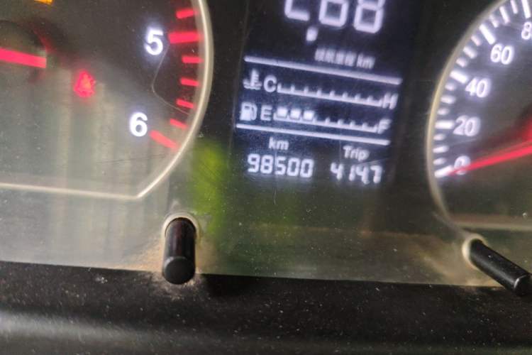 Used Foton Tunland 2017 2.8T E-Series Diesel Two-Wheel Drive Comfort Version with Low Cargo Bed and Long Cabin Meeting China V Emission Standards
