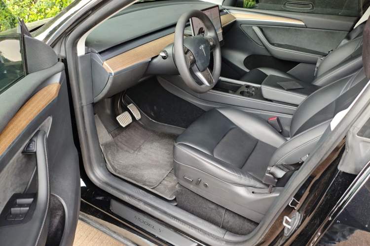 Used Tesla Model Y 2021 Standard Range Rear-Wheel Drive Version Driver Seat