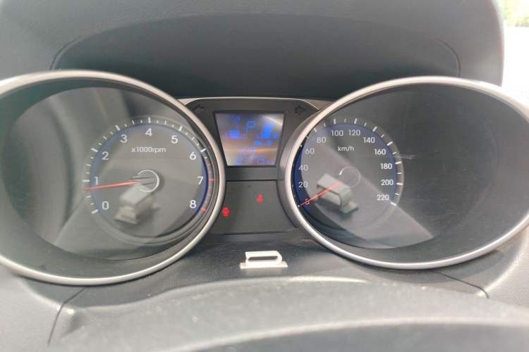 Used Hyundai ix35 2012 2.0L Automatic Two-Wheel Drive Elite Edition GLS Instrument Cluster