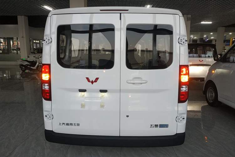 Used Wuling Yangguang 2025 Model 310KM Bus Edition—Customized by CATL