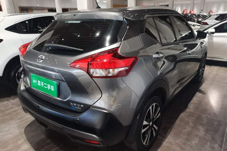 Used Nissan Kicks 2018 1.5L CVT Smart Connect Luxury Edition Exterior 5