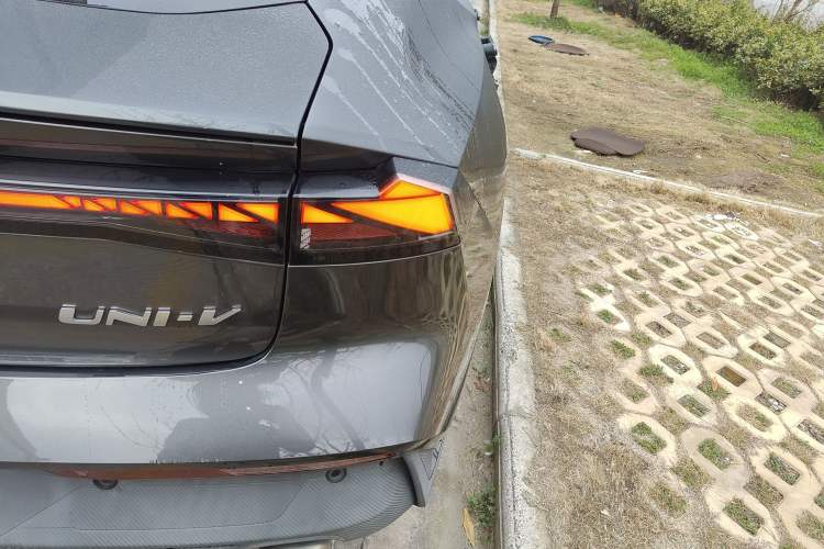 Used Changan UNI-V 2022 1.5T Prestige Version
