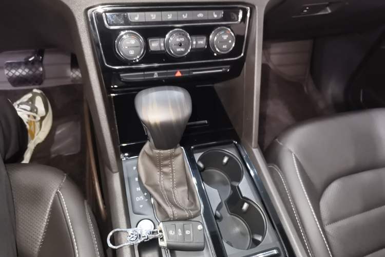 Used Volkswagen Teramont 2020 330TSI Two-Wheel-Drive Luxury Edition China VI Standard Gear Lever