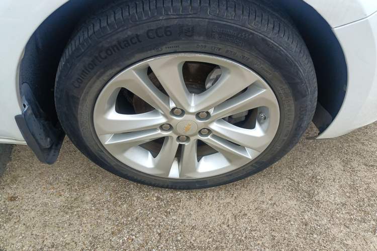 Used Chevrolet Cruze 2015 1.5L Automatic Luxury Edition Right Rear Wheel Hub