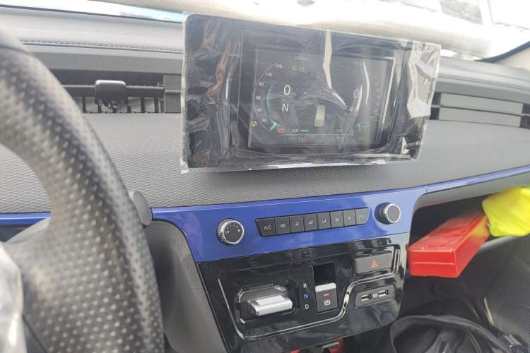 Used Dongfeng Yufeng EM27 2024 EM27L BYD CATL 41.86 kWh Audio And AC Panel