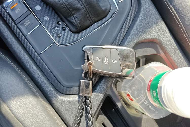 Used Volkswagen Tiguan L 2020 330TSI Automatic Two-Wheel Drive Smart Luxury Edition China VI Standard Vehicle Key