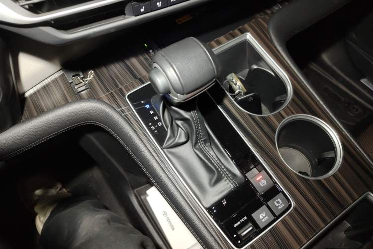 Used Toyota Granvia 2023 2.5L Hybrid Flagship VIP Edition Gear Lever