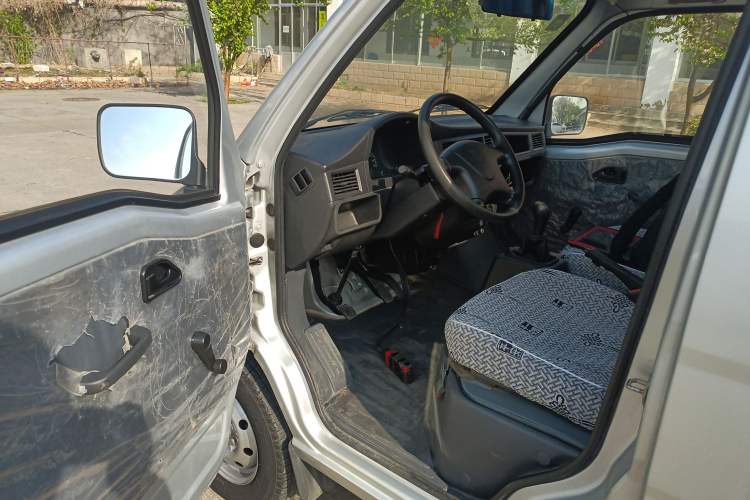 Used Wuling Zhiguang Small Truck 2020 1.2L Single Cab Driver Seat