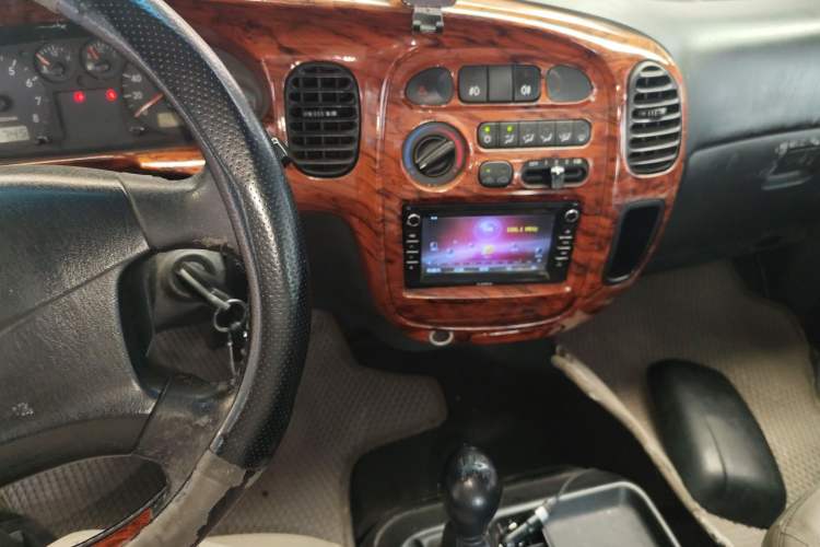 Used JAC Refine 2015 2.0L Shuttle Gasoline Long-Wheelbase Standard Version HFC4GA3-3D